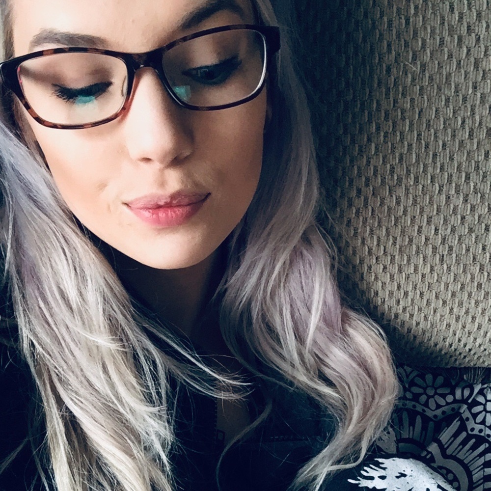 🌻 Meet your posher! 🌻